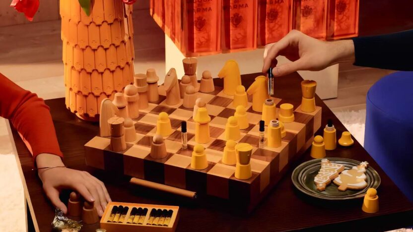 Satranç Taşlarından Parfüm Çıkan El Yapımı Satranç Takımı